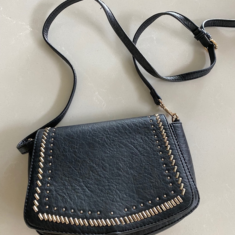 Black and gold purse